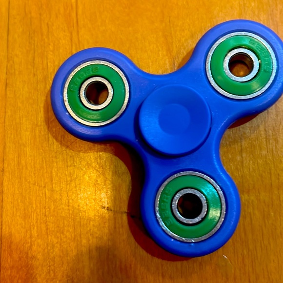 Fox a little dinged up spinner works perfectly - Picture 2 of 2